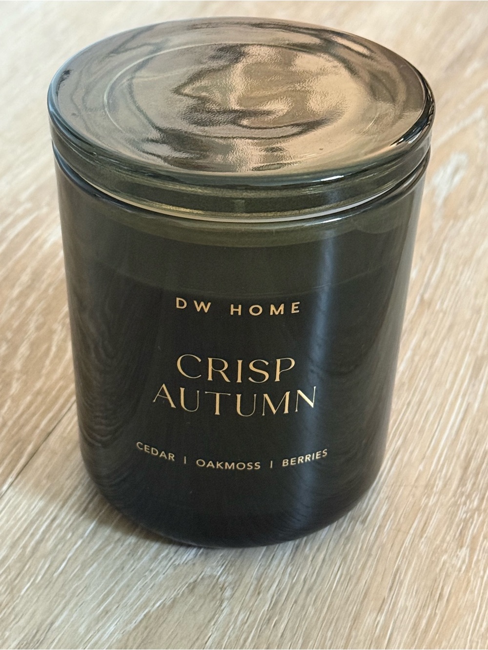 New DW Home Crisp Autumn Scented Candle Single Wick Medium Glass Jar 9 oz